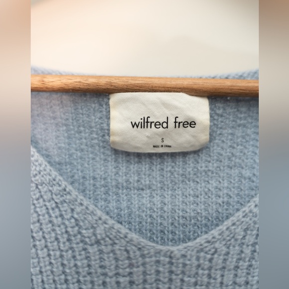 100% Merino Wool Aritzia Wilfred Free V-Neck Sweater Light Blue - Picture 4 of 7